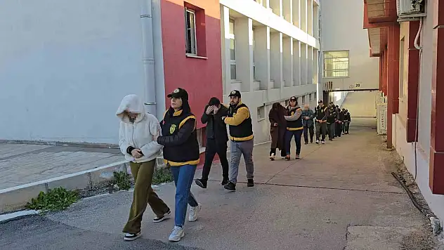 Masaj salonu baskını: Lüks cip ve hesaplara el konuldu