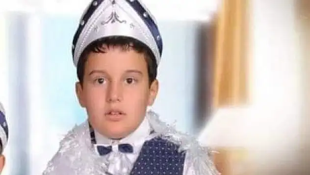 Futbol oynarken kalbi duran çocuk hayatını kaybetti