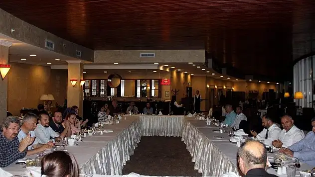 Gazeteciler iftarda bir araya geldi