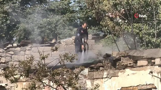 Gaziosman Mahallesi'nde korkutan yangın
