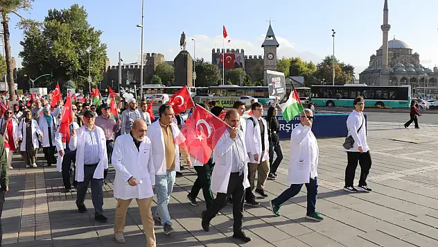 Gazze'de çocuk olmak: 'Doktor amca, bacağım bir daha çıkar mı?'