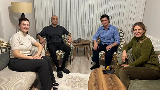 Geçen yıl yüzüklerini takmıştı… Milletvekili Genç'ten o isimlere sürpriz ziyaret!