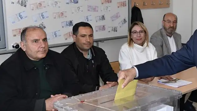 'Geleceğimiz için oyumuzu kullanalım'