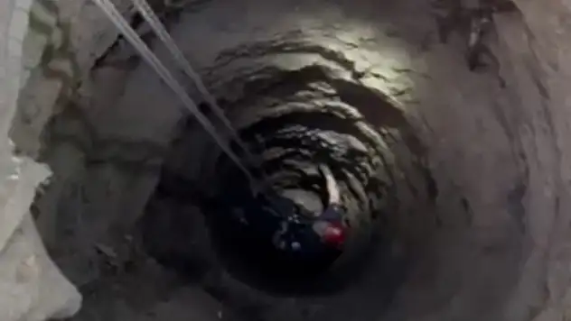 Gelen seslere kayıtsız kalamadı, itfaiyeye haber verdi! Minik can işte böyle kurtarıldı