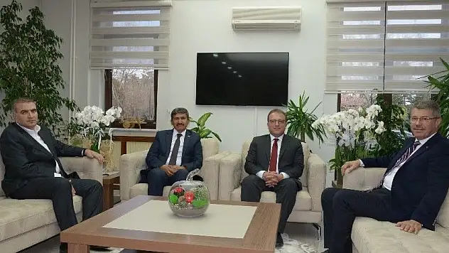 Gemerek Kaymakamı ve Belediye Başkanı'ndan Kayseri Şeker'e ziyaret
