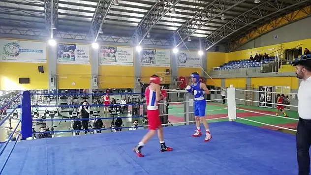 Genç Erkekler Boks İl Şampiyonası finali başladı
