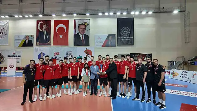 Kayseri'de Gençler Voleybol Türkiye Şampiyonası nefes kesti