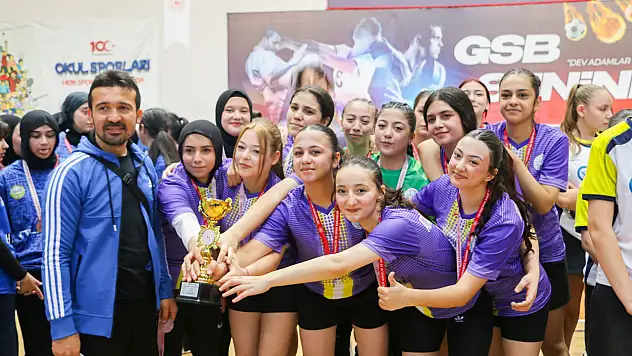 Genç hentbolcuların mücadelesi tamamlandı