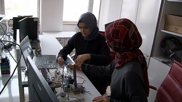 Genç mühendisler, insanların vücuduna göre anestezi dozunu ayarlayacak cihaz için çalışıyor