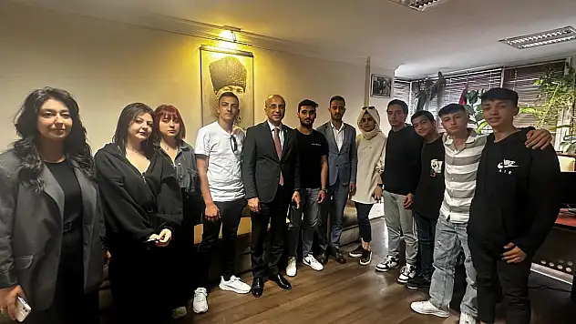 Gençler CHP'ye katıldı