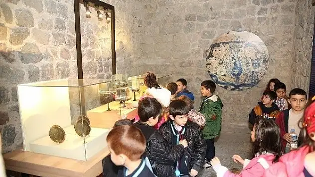 Gençler tarihiyle buluştu