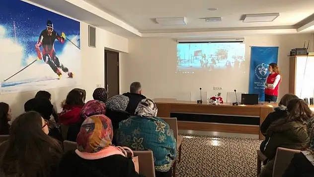 Gençlere medya eğitimi verildi
