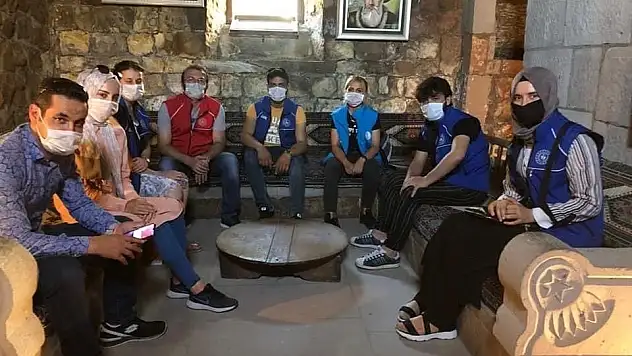 Gençleri bekliyor