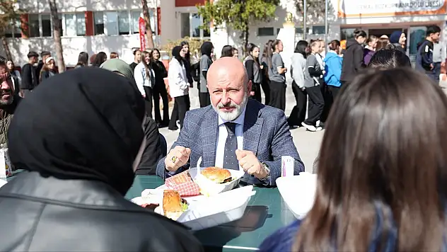 Gençlerle 'Kocaburger' sohbetleri