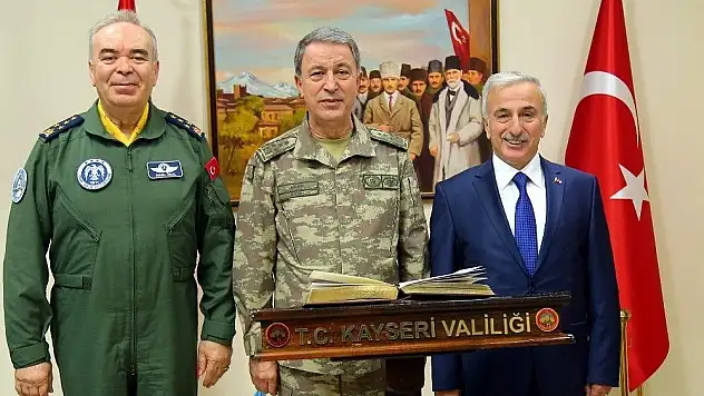 Genelkurmay Başkanı Akar Kayseri Valiliği'ni ziyaret etti