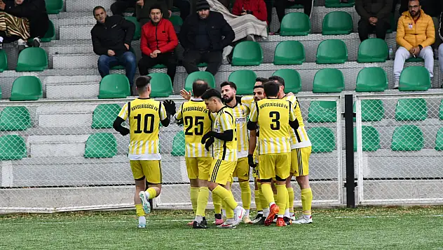 Geriye düştüğü maçı kazandı