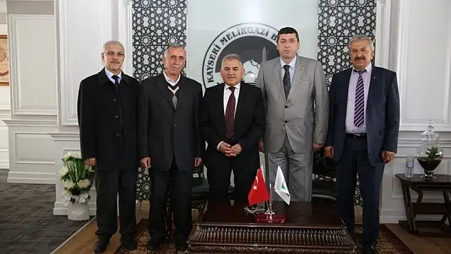 Germir Mahalle Muhtarı ve ihtiyar heyeti Başkan Büyükkılıç'ı ziyaret etti