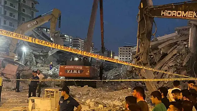 Göçük altında kalan operatörün cansız bedenine ulaşıldı