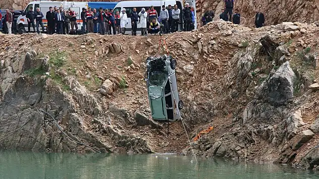 Gölete uçan otomobildeki Yahyalı'lı baba ve çocukların cesedine ulaşıldı 