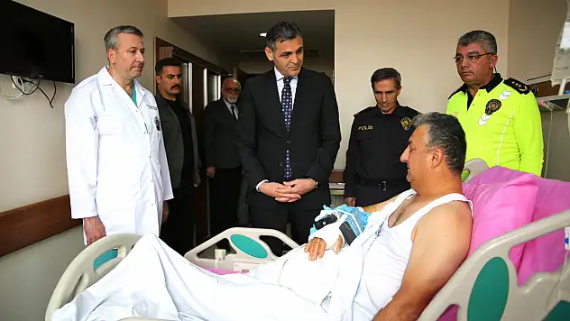 Görevi başında kaza geçirmişti, Müdür Aydın'dan ziyaret