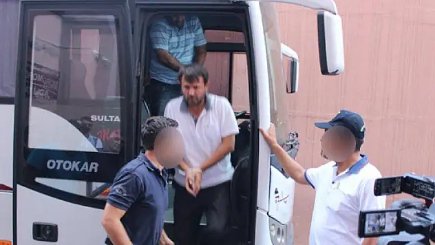 Gözaltına alınan 30 polis adliyeye sevk edildi
