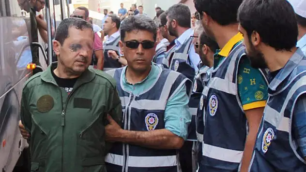 Gözaltındaki 53 asker doktor kontrolünden geçirildi