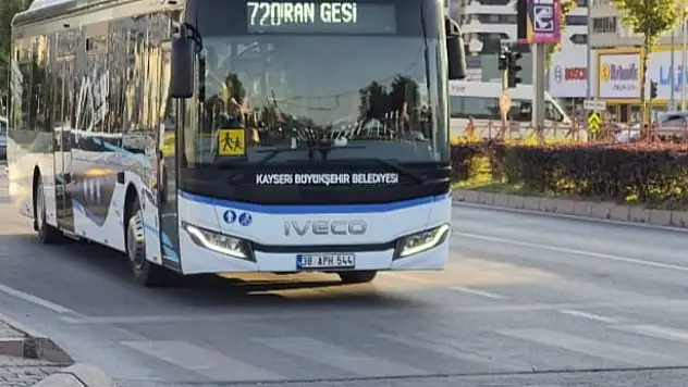 Gücünü rüzgardan alıyor, şehri sessizce turluyor!