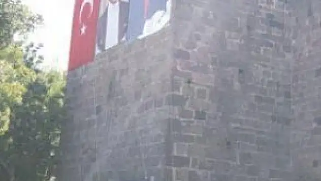  GÜL'DEN SESSİZ SEDASIZ GELİŞ!