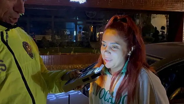 Gülerek üflediği alkolmetre, aday sürücüyü ağlattı!