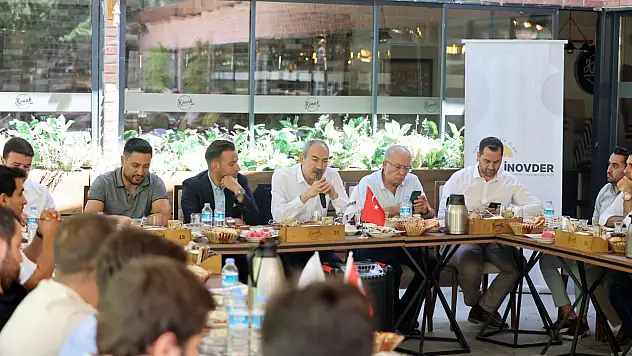 Gülsoy genç iş insanları ile buluştu