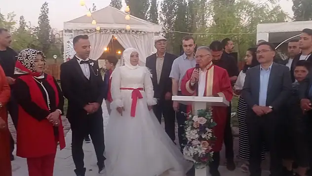 Gülten Muhtar evlendi