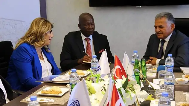 Güney Afrika Cumhuriyeti Büyükelçisi Malefane Serbest Bölgeyi ziyaret etti
