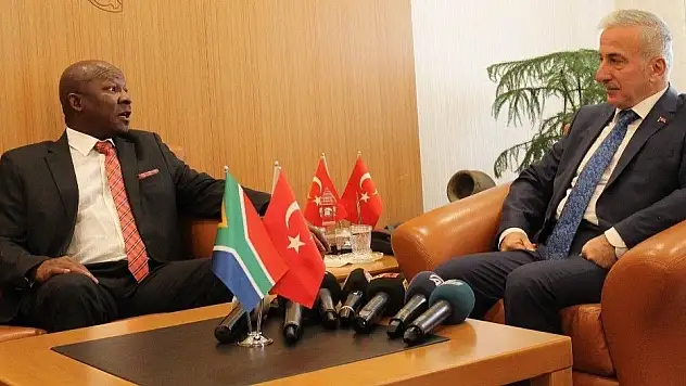 Güney Afrika Cumhuriyeti Büyükelçisi Vali Kamçı'yı ziyaret etti