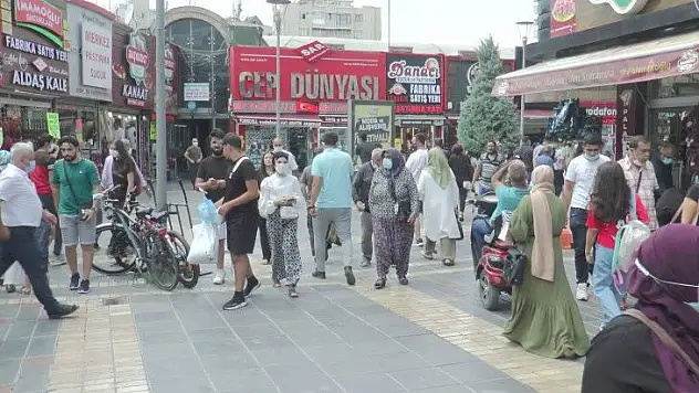 Gurbetçiler esnafın işlerine hareket getirdi