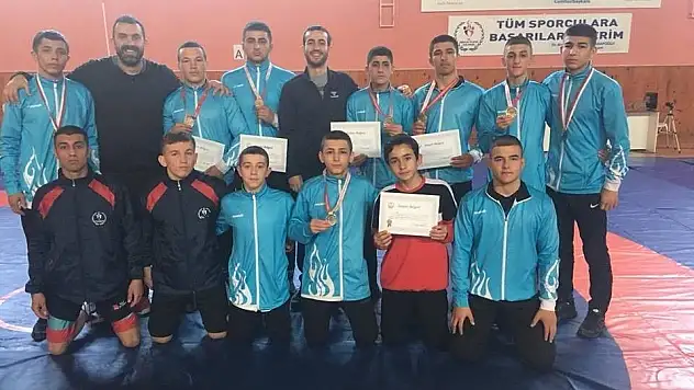 Güreş Eğitim Merkezi Sporcuları Kırşehir'den Şampiyonluklarla Döndü