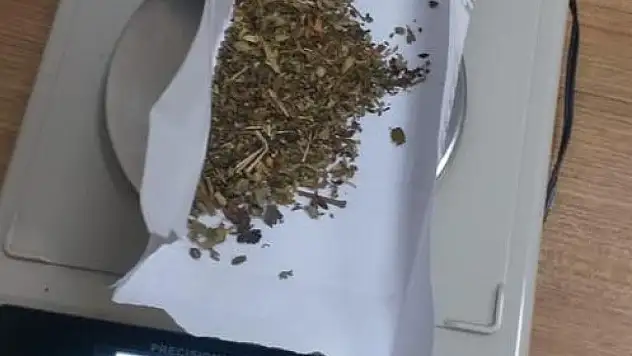 Güven timlerinin şüphelendiği araçtan uyuşturucu çıktı