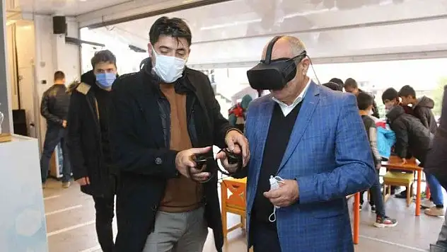 Güvenli İnternet Tırı Yahyalılı öğrencilerle buluştu