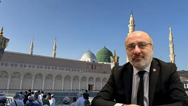 Hacca giden Rektör'den dikkat çeken paylaşım!
