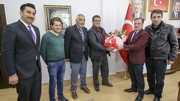 Hacılar Belediye çalışanlarının sözleşme sevinci