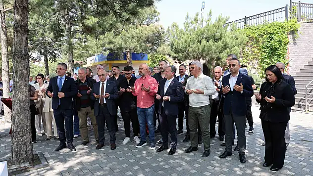 Hacılar'da bayram coşkusu: Protokol ve vatandaşlar bir araya geldi