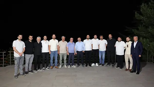 Hacılar'da gece yarısı buluşanlar merak konusu oldu