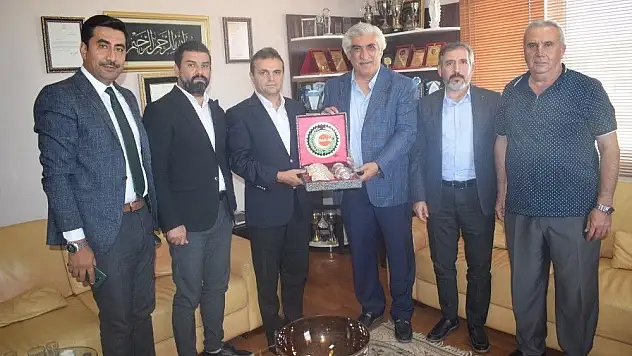 Hak-İş Konfederasyonu Temsilcilerinden Mobilya Üreticilerine Ziyaret
