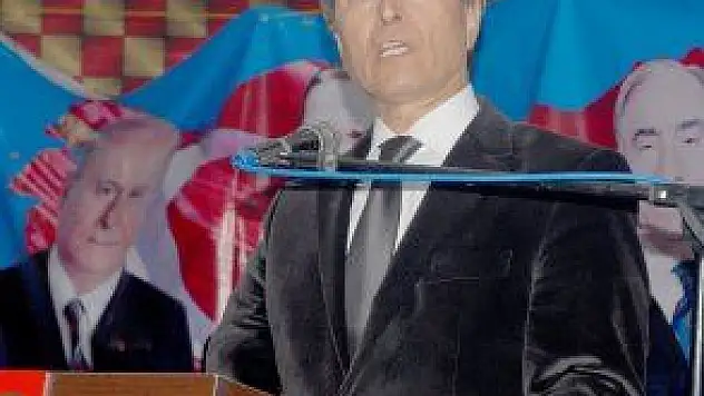 HALAÇOĞLU'NDAN, İNTERNET YASAĞINA GÜL'LÜ TEPKİ!