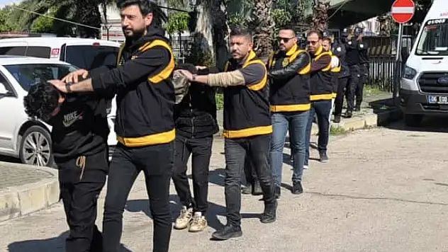 16 kaçak göçmen sınır dışı edildi