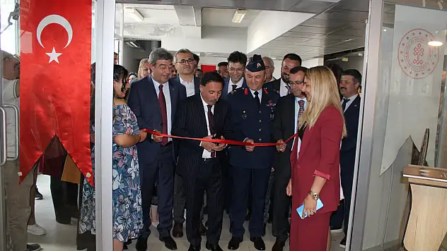 Halıdan porselene, emeğin sanatsal yansımaları Kayseri'de sergilendi