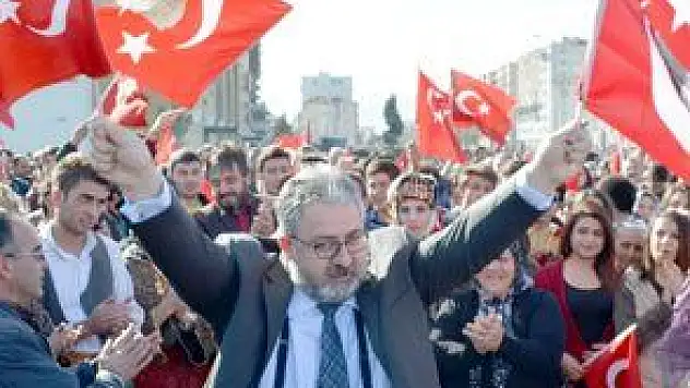 HALK CUMHURİYETE SAHİP ÇIKTI