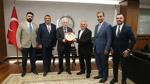 Hangi parti Büyükkılıç'ı ziyaret etti?
