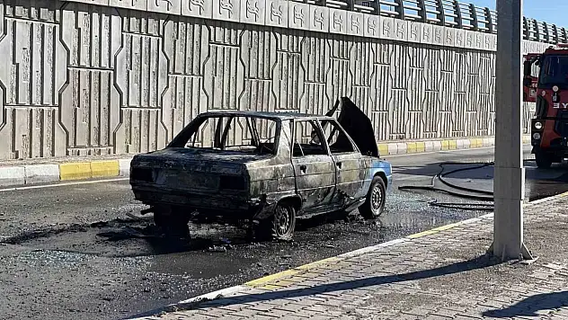 Otomobil alev topuna döndü