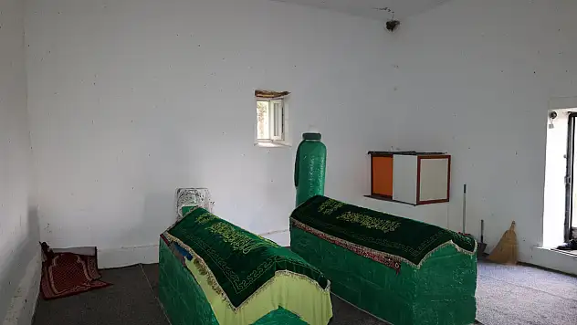 Havuzdan çıkan pişmiş balık rivayetiyle bilinen türbe yenileniyor