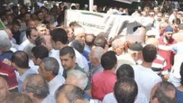 HAYATINI KAYBEDEN ÖĞRETMEN SON YOLCULUĞUNA UĞURLANDI